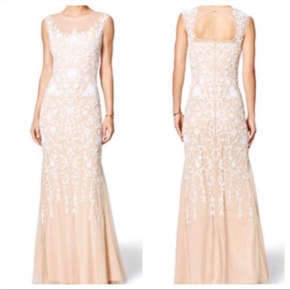 beaded wedding gown new with out tags took off to clean priced to sell asap - Picture 6 of 7